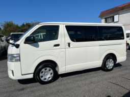 
										Toyota Hiace Van full									