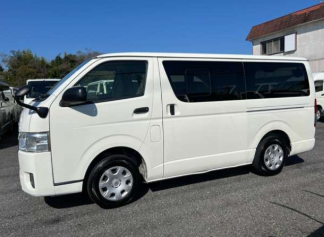 
								Toyota Hiace Van full									