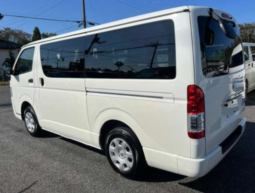 
										Toyota Hiace Van full									