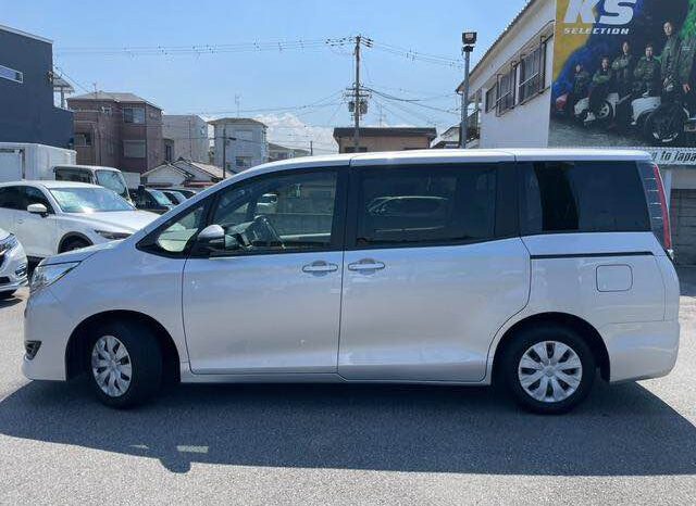 
								Toyota Noah X full									