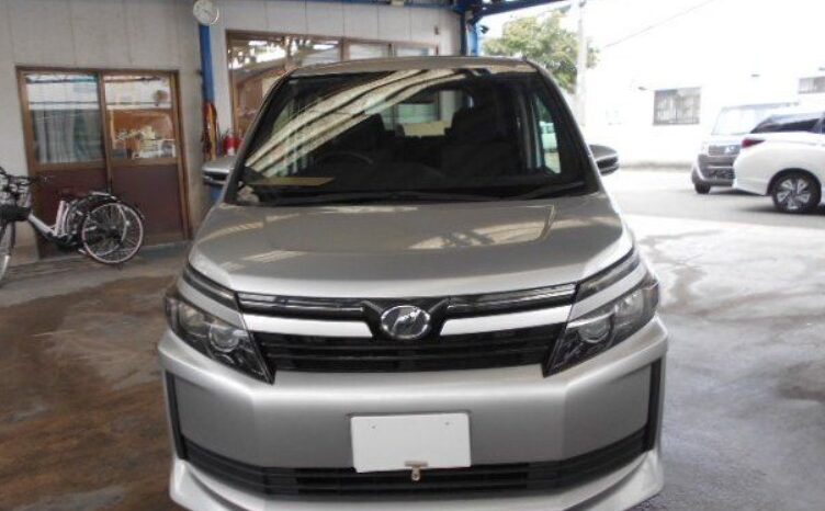 
								TOYOTA VOXY full									
