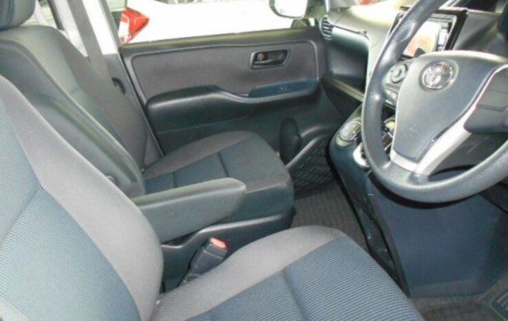 
								TOYOTA VOXY full									