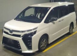 
										TOYOTA VOXY full									