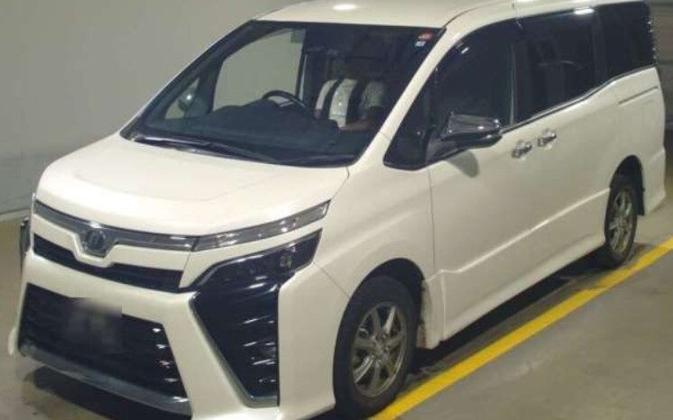 
								TOYOTA VOXY full									
