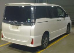 
										TOYOTA VOXY full									