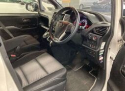 
										TOYOTA VOXY full									
