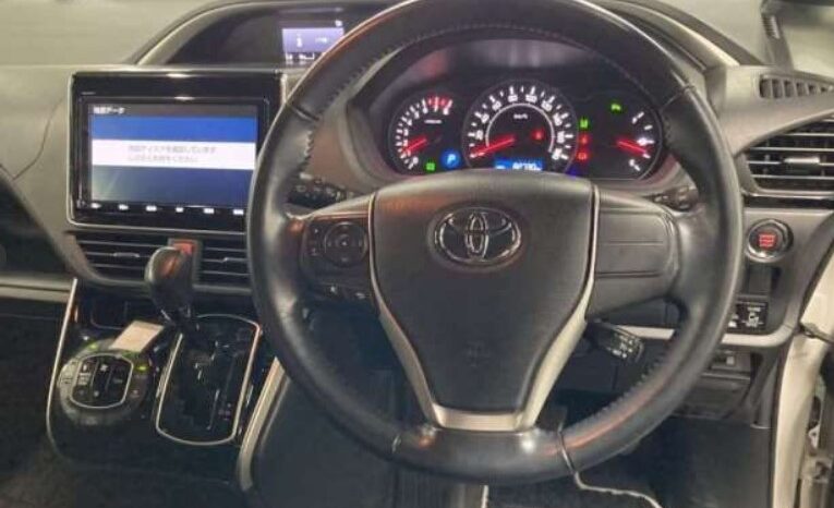 
								TOYOTA VOXY full									
