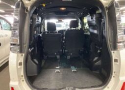 
										TOYOTA VOXY full									