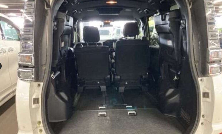 
								TOYOTA VOXY full									