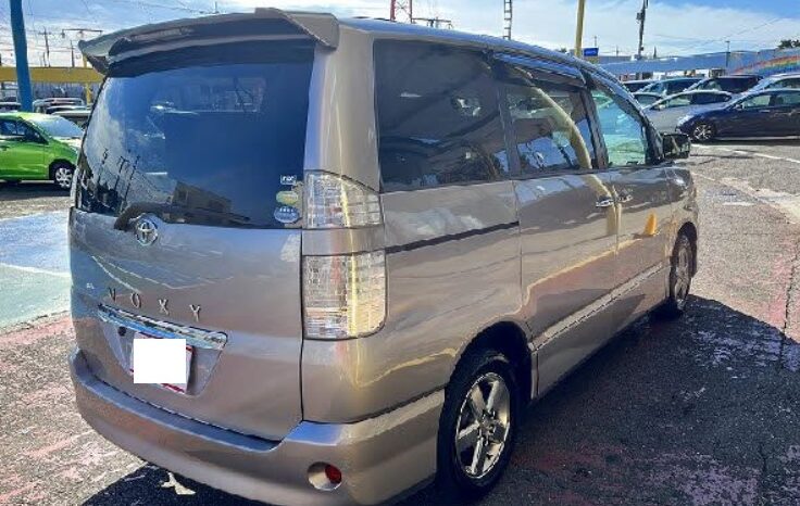 
								TOYOTA VOXY full									