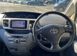 
										TOYOTA VOXY full									