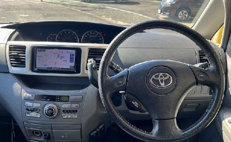 
								TOYOTA VOXY full									