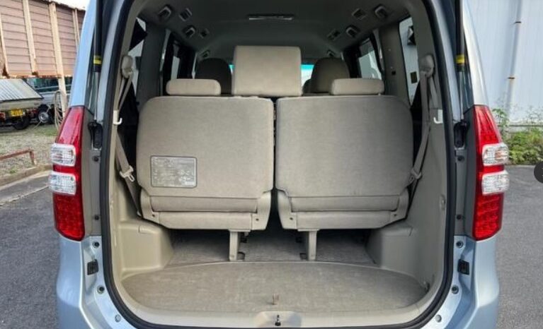 
								TOYOTA NOAH full									