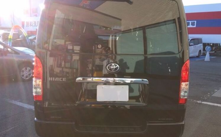 
								TOYOTA HIACE full									