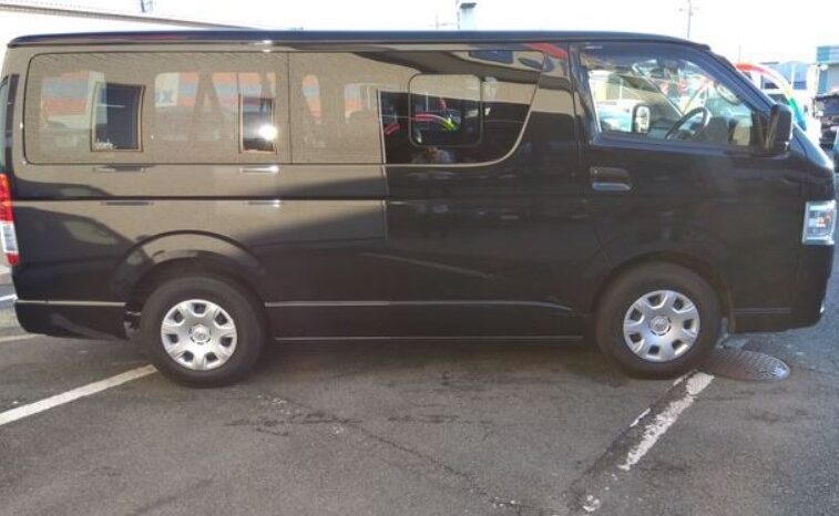 
								TOYOTA HIACE full									