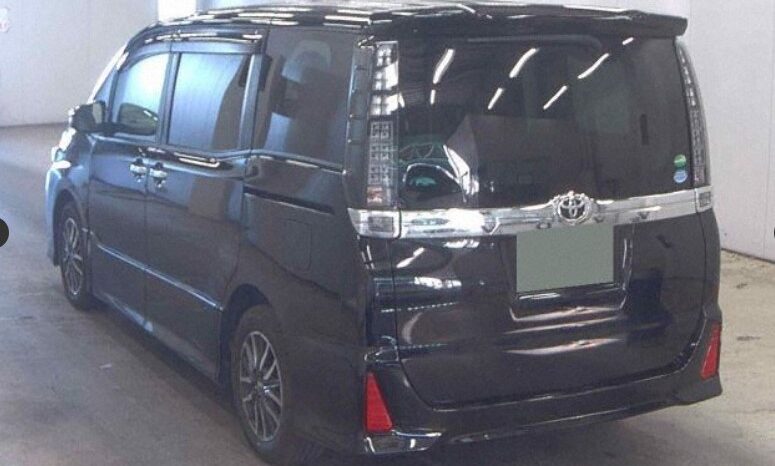 
								TOYOTA VOXY full									