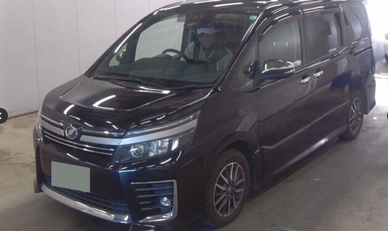 
								TOYOTA VOXY full									