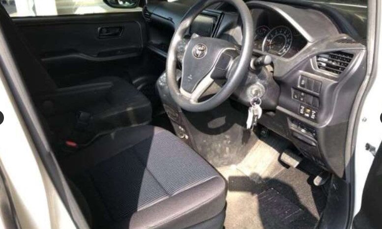 
								Toyota Voxy full									