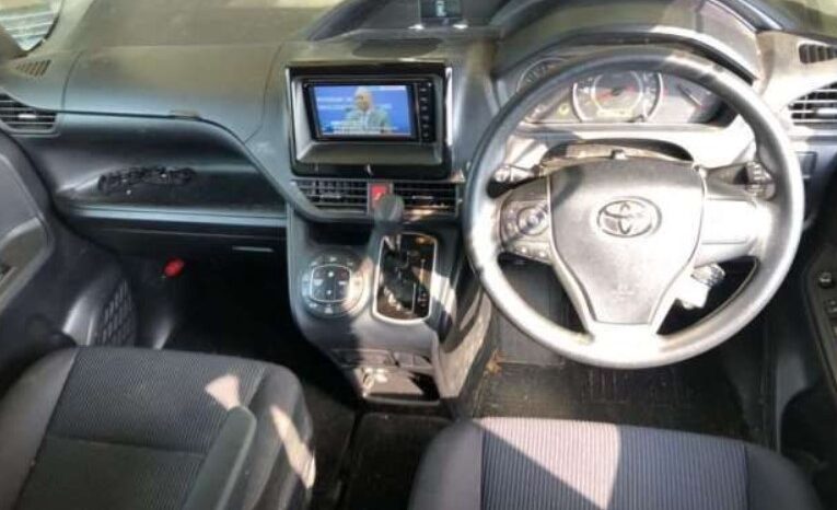 
								Toyota Voxy full									