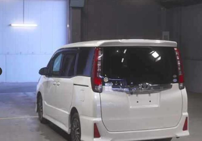 
								TOYOTA NOAH full									