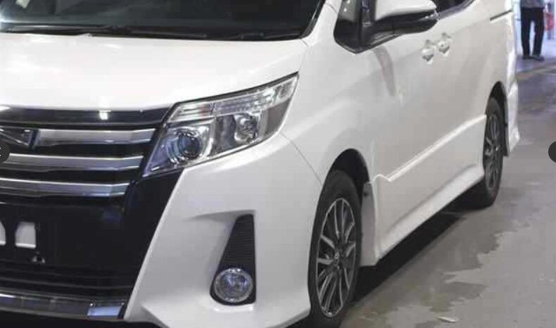 
								TOYOTA NOAH full									