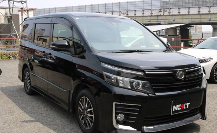 
								TOYOTA VOXY full									