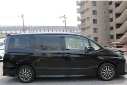 
										TOYOTA VOXY full									
