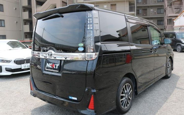 
								TOYOTA VOXY full									