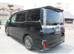 
										TOYOTA VOXY full									