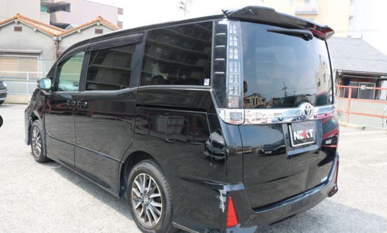 
								TOYOTA VOXY full									