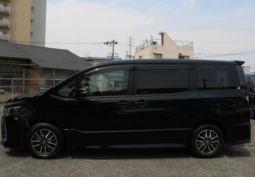 
										TOYOTA VOXY full									
