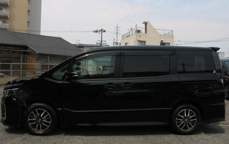 
								TOYOTA VOXY full									
