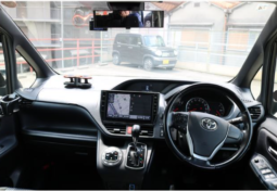 
										TOYOTA VOXY full									