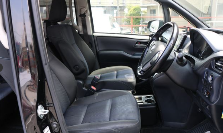 
								TOYOTA VOXY full									
