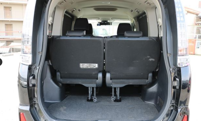 
								TOYOTA VOXY full									