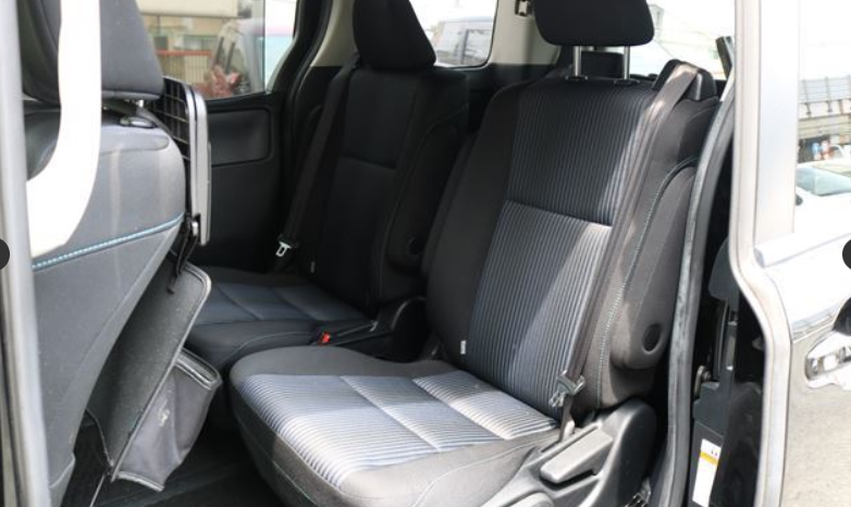 
								TOYOTA VOXY full									