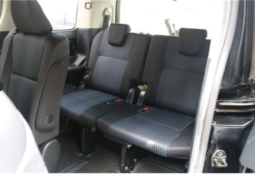 
										TOYOTA VOXY full									