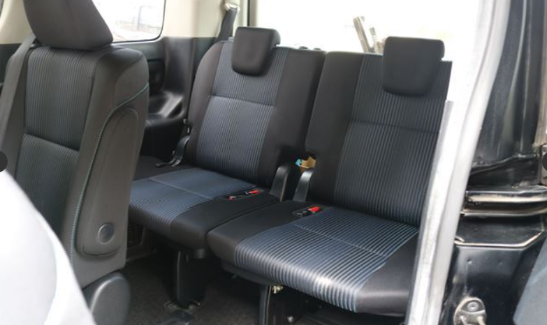 
								TOYOTA VOXY full									