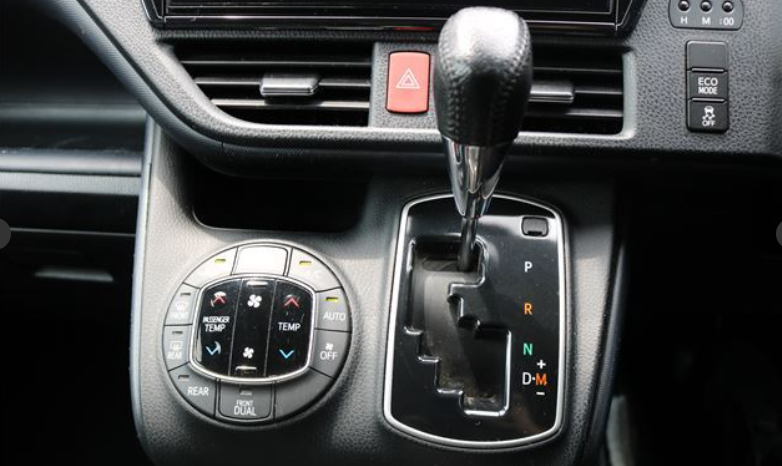 
								TOYOTA VOXY full									