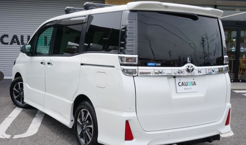 
								TOYOTA VOXY full									