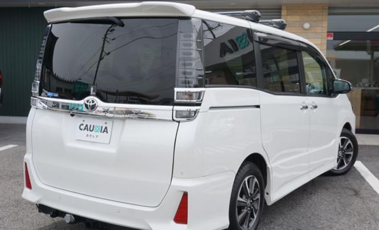 
								TOYOTA VOXY full									
