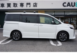 
										TOYOTA VOXY full									