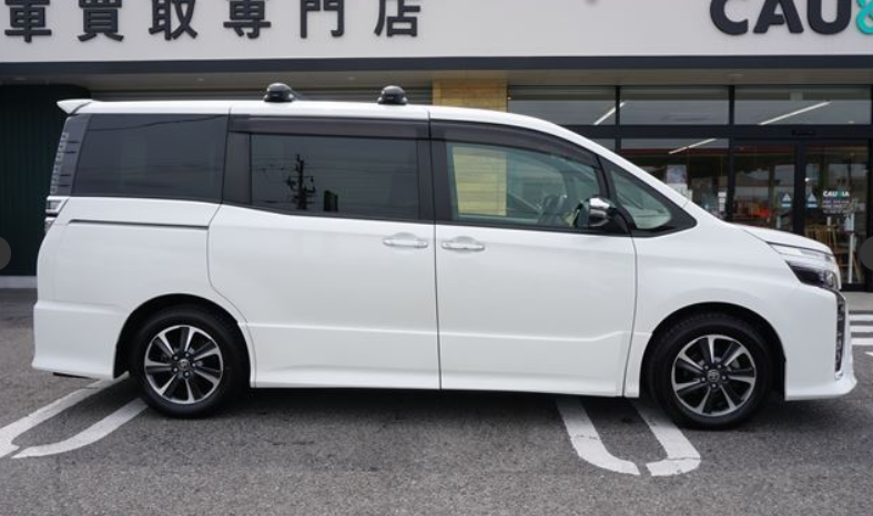 
								TOYOTA VOXY full									