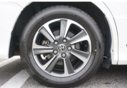 
										TOYOTA VOXY full									