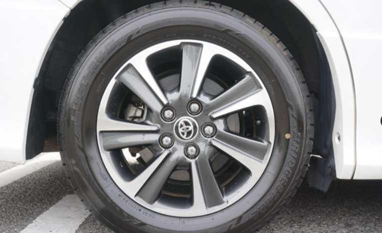
								TOYOTA VOXY full									