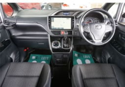 
										TOYOTA VOXY full									