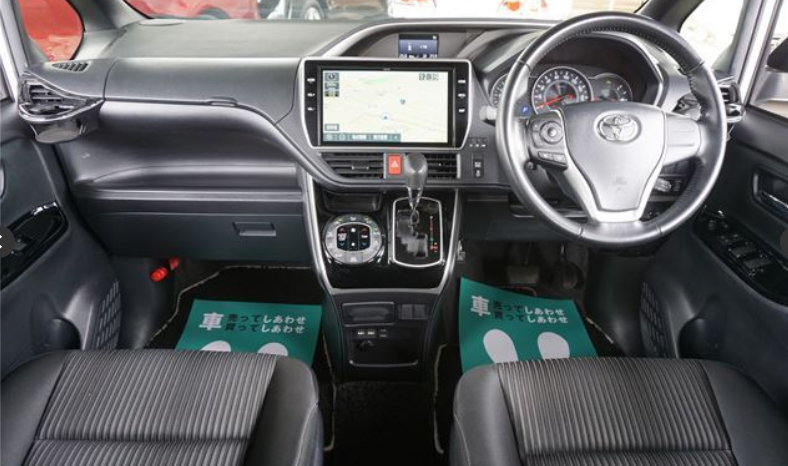 
								TOYOTA VOXY full									
