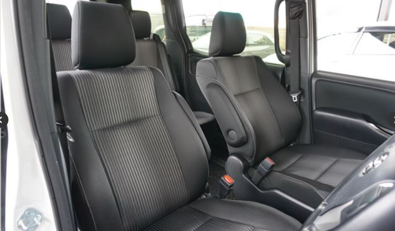 
								TOYOTA VOXY full									