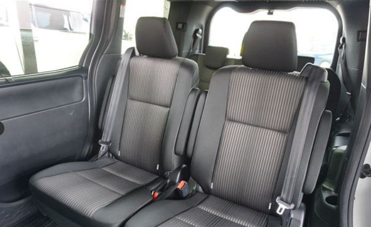 
								TOYOTA VOXY full									