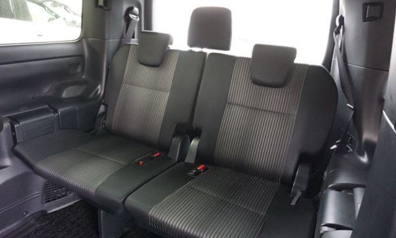 
								TOYOTA VOXY full									